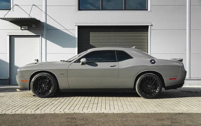 Dodge Challenger cena 126000 przebieg: 130000, rok produkcji 2018 z Chełm małe 781